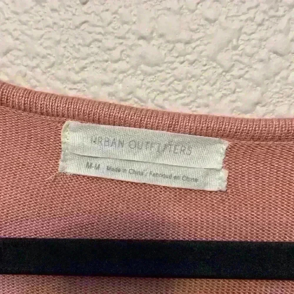 Pink Urban Outfitters crop sz M casual back to school college date night comfy - Picture 2 of 7